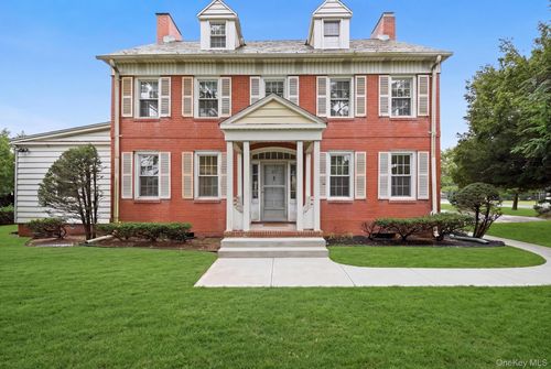 45 Tennyson Ave, Westbury, NY, 11590-4429 | Card Image