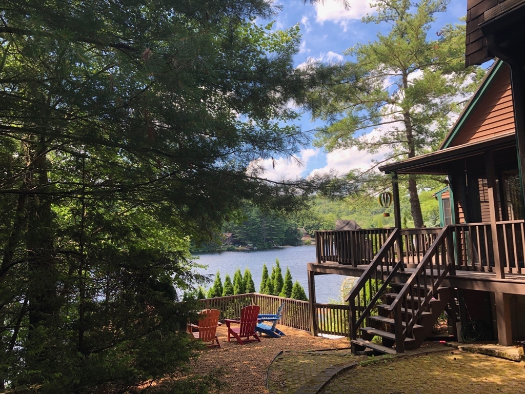 Bennetts Rd, Sturbridge, MA 01566