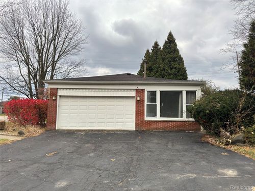 27911 Bayberry Rd, Farmington Hills, MI, 48331-3381 | Card Image