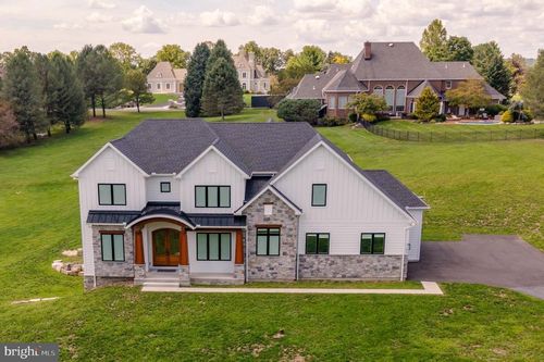 4280 E Wyndemere Cir, Schnecksville, PA, 18078-3527 | Card Image