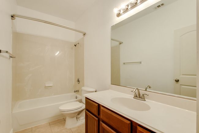 Full Bathroom 2 on 3rd Floor | Image 28