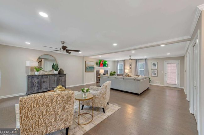 6805 Wright Rd, House other with 4 bedrooms, 4 bathrooms and 6 parking in Sandy Springs GA | Image 7