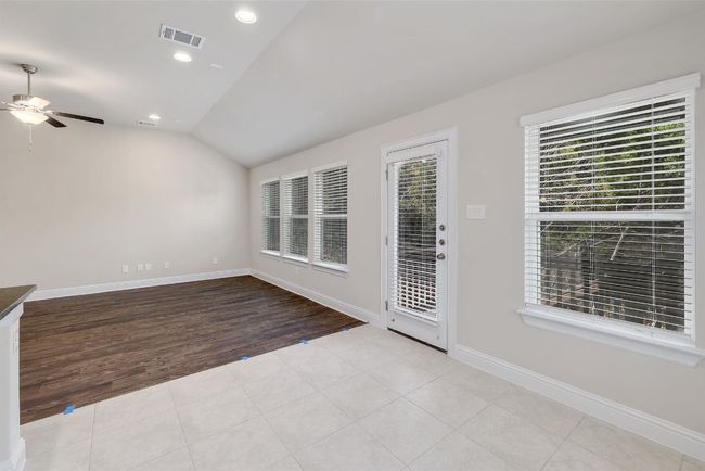 20809 Peacemaker Trl, House other with 3 bedrooms, 2 bathrooms and 4 parking in Lago Vista TX | Image 8