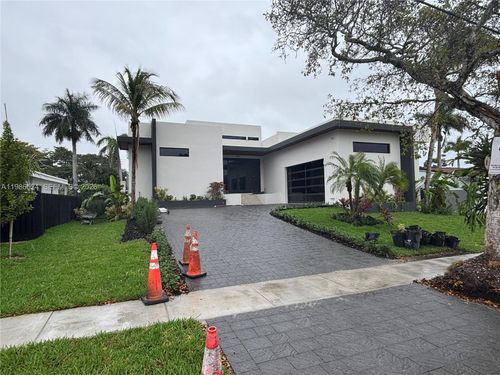 2161 Ne 124th St, North Miami, FL, 33181-2618 | Card Image