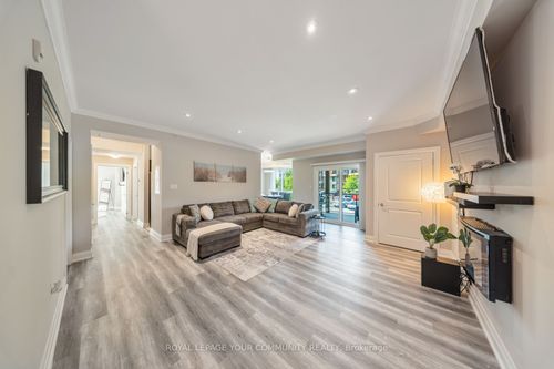 113-304 Essa Rd, Barrie, ON, L9J0H4 | Card Image