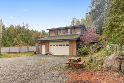 9834 Mckenzie Rd, House other with 1 bedrooms, 1 bathrooms and 4 parking in Halfmoon Bay BC | Image 1