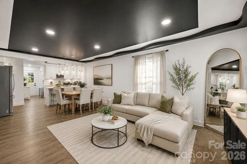 332 E Dunlap St, Lancaster, SC, 29720-2533 | Card Image