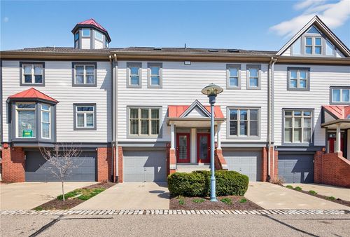 8 Waterside Pl, Pittsburgh, PA, 15222-4707 | Card Image