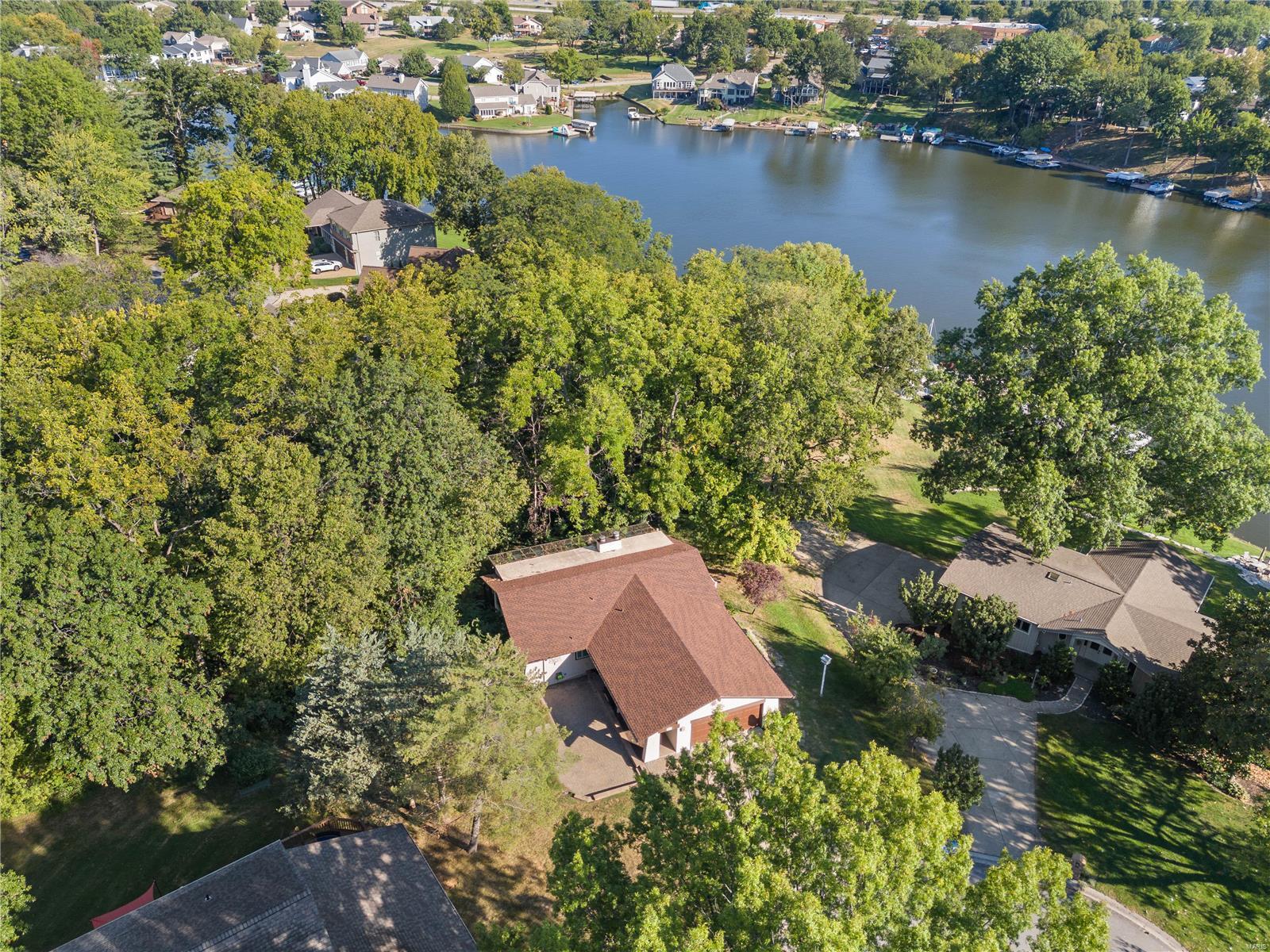 Lundi Ct, Lake Saint Louis, MO 63367