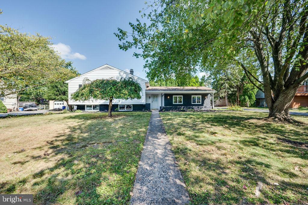 Fernwood Dr, Douglassville, PA 19518