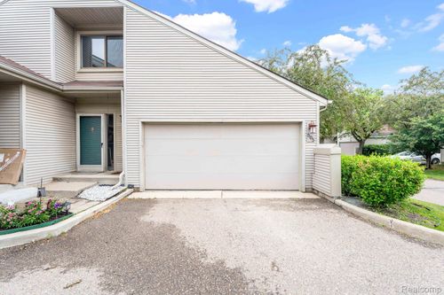505 Plymouth Ct, Rochester Hills, MI, 48307-4544 | Card Image