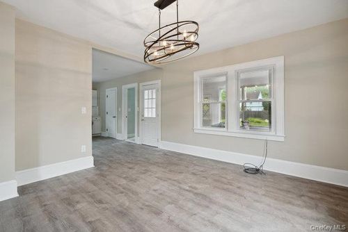 1030 Glen Cove Ave, Glen Head, NY, 11545-1565 | Card Image