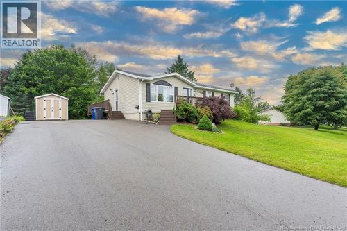 5 Sinclair St, St. Stephen, NB, E3L3C8 | Card Image