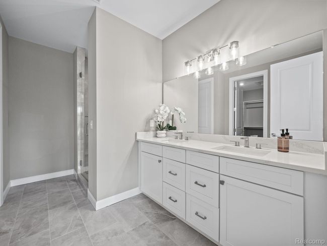 Primary Bathroom | Image 18