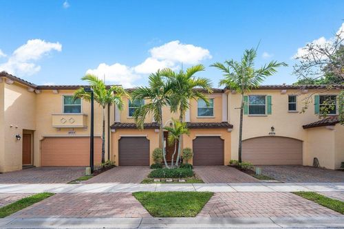 4607 Mediterranean Cir, Palm Beach Gardens, FL, 33418-1002 | Card Image