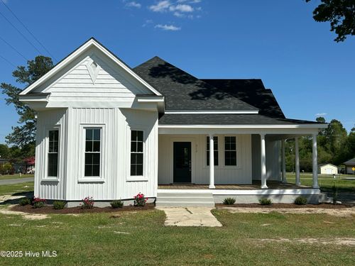 212 N Hill St, Faison, NC, 28341-8927 | Card Image