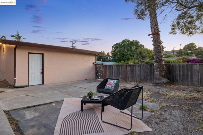 Front Yard | Image 41