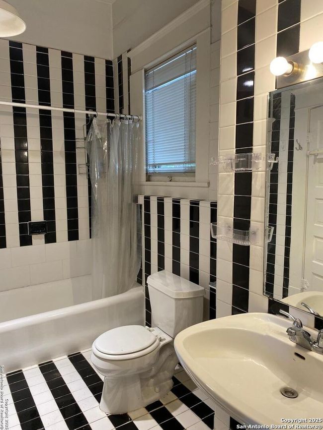 APT-2 - 118 E Craig Pl, Condo with 2 bedrooms, 1 bathrooms and null parking in San Antonio TX | Image 12