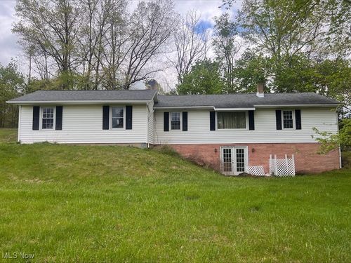 3572 Pennsylvania Ave Ne, Zoarville, OH, 44656-9714 | Card Image