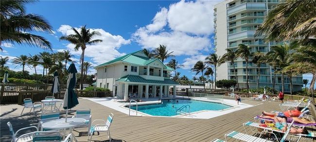 APT-303 - 8600 Ocean Dr, Condo with 3 bedrooms, 3 bathrooms and null parking in Jensen Beach FL | Image 34
