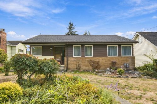 1912 London Street, New Westminster, BC, V3M3E5 | Card Image