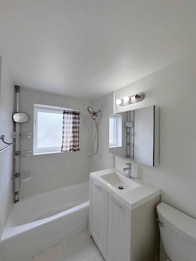 APT-2E - 2623 Central St, Condo with 2 bedrooms, 1 bathrooms and null parking in Evanston IL | Image 15