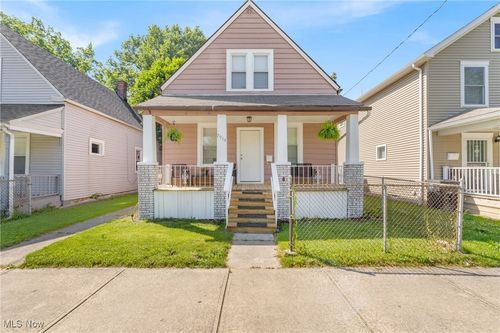 7915 Elton Ave, Cleveland, OH, 44102-4147 | Card Image