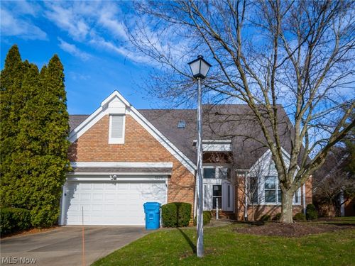 3575 Sparrow Pond Lane, Bath, OH, 44333 | Card Image