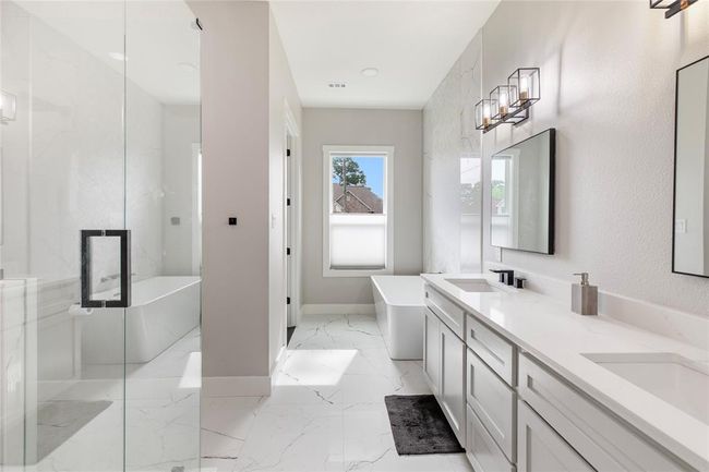 Primary bath | Image 27