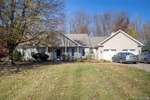 8388 Black Walnut Dr, East Amherst, NY, 14051-1565 | Card Image