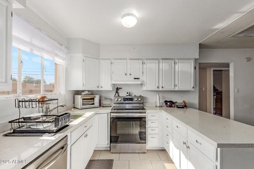 2938 N 50th Dr, Phoenix, AZ, 85031-3531 | Card Image