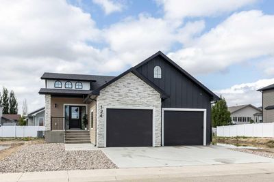 124 Hamptons Cres Se, House detached with 4 bedrooms, 2 bathrooms and 2 parking in Medicine Hat AB | Image 2