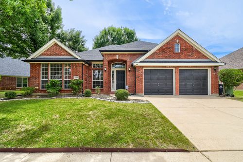 2306 Everton Dr, Arlington, TX, 76001-8415 | Card Image
