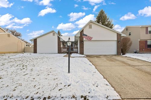 5711 Greendale Dr, Galloway, OH, 43119-9076 | Card Image