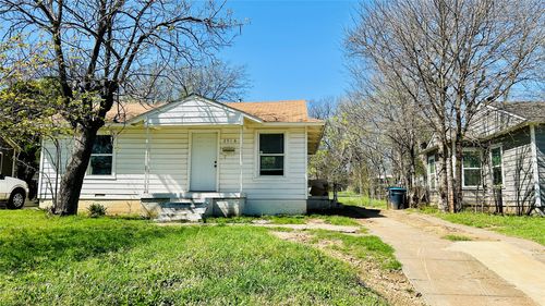 2016 Daniel St, Fort Worth, TX, 76104-6201 | Card Image