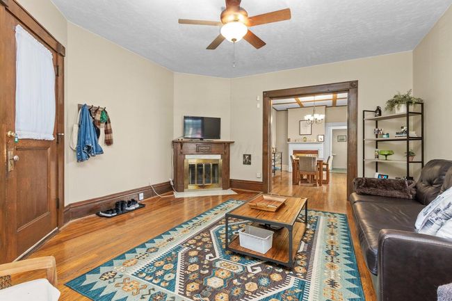 Living Room - unit 829 | Image 34