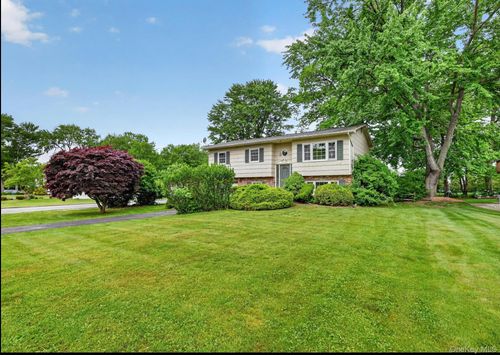 105 Lakewood Dr, Congers, NY, 10920-1700 | Card Image