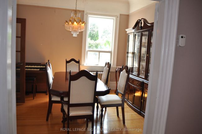 131 Dovercourt Rd, House attached with 4 bedrooms, 3 bathrooms and 2 parking in Toronto ON | Image 5