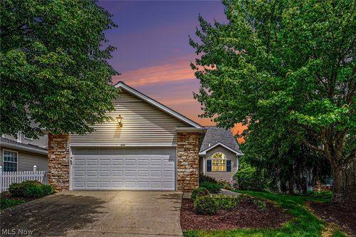 959 Grand View Ln, Aurora, OH, 44202-8845 | Card Image