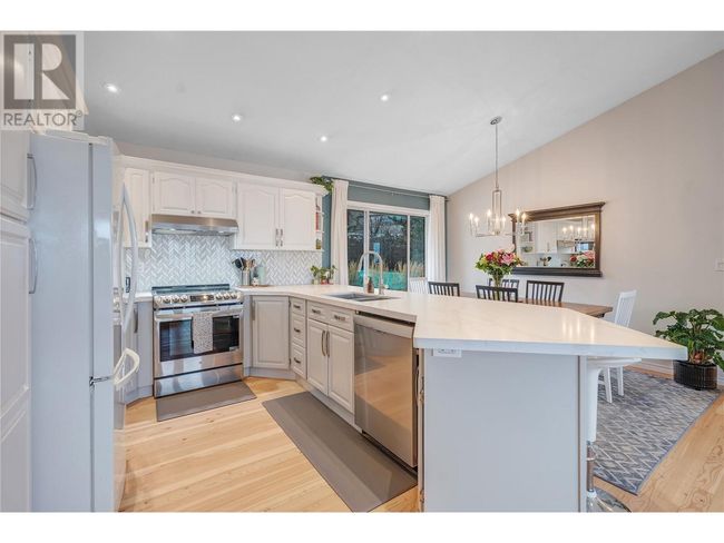12018 Trayler Pl, House other with 3 bedrooms, 2 bathrooms and 1 parking in Summerland BC | Image 7