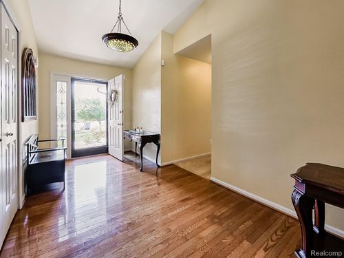38360 Clinton Ct, Westland, MI, 48186-5485 | Card Image