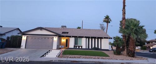 3070 Carnelian St, Las Vegas, NV, 89121-2201 | Card Image