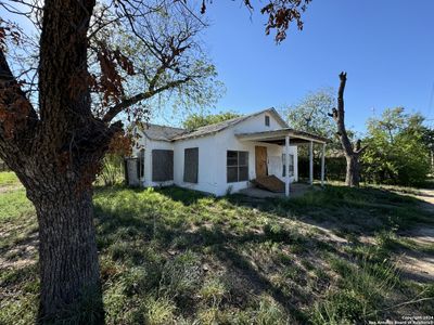 265 Prairie St, House other with 2 bedrooms, 1 bathrooms and null parking in Uvalde TX | Image 1