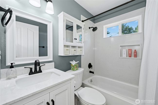 Main bathroom | Image 30