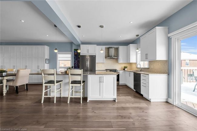 11 Sundial Cres, House other with 5 bedrooms, 3 bathrooms and 6 parking in Dundas ON | Image 9