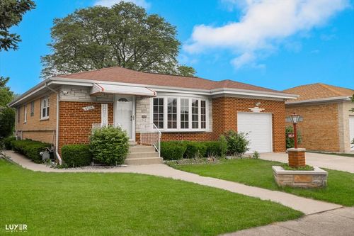 8924 Oleander Ave, Morton Grove, IL, 60053-1920 | Card Image