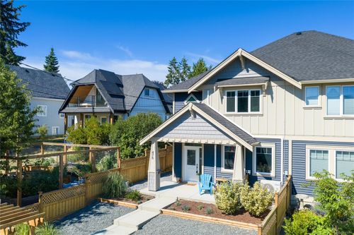 476 Machleary St, Nanaimo, BC, V9R2H2 | Card Image