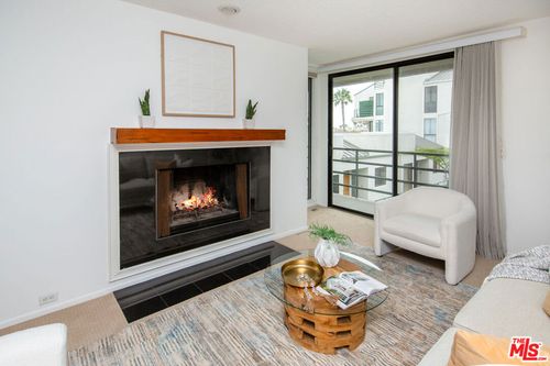 304-2960 Neilson Way, Santa Monica, CA, 90405-5373 | Card Image