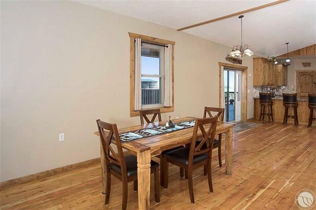 Expansive dining room | Image 12