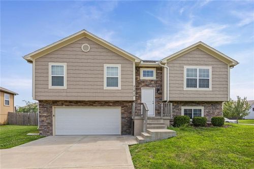 31815 W 171st St, Gardner, KS, 66030-8216 | Card Image